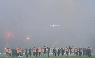 Galatasaray taraftarıyla buluştu, dünya rekoru kırdı