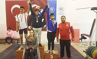 Pursaklar Belediyesi halterde 2 bronz madalya kazandı
