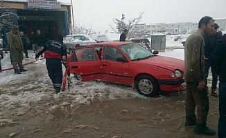 Suşehri'nde tamir edilen otomobil yandı
