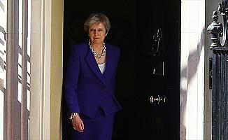 Theresa May liderlik için mücadele verecek