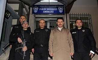 Vali Ayhan polis merkezlerini ziyaret etti