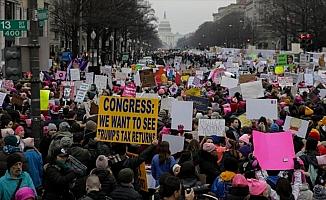ABD'de on binler Kadınlar Yürüyüşü'nde buluştu