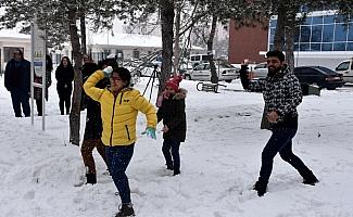 Antalyalı çocuklar Kayseri'de karla tanıştı