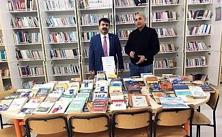 Bahadın Belediye Kütüphanesine kitap desteği