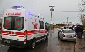 Konya'da öğrenci servisi, otomobil ve kamyona çarptı: 16 yaralı