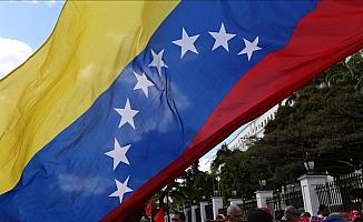Venezuela ABD'deki tüm diplomatik personelini geri çekiyor