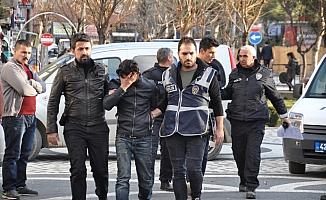 Araba çalıp satan şebeke üyeleri Akşehir'de yakalandı