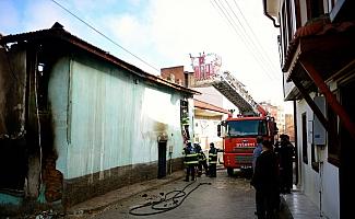 Eskişehir'de ev yangını: 2 ölü