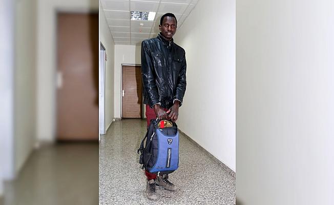 Gambiyalı Kabba, otobüste unuttuğu parasına kavuştu
