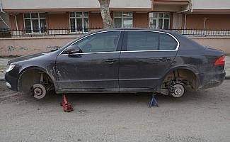 Karaman'da park halindeki araçların lastikleri kesildi