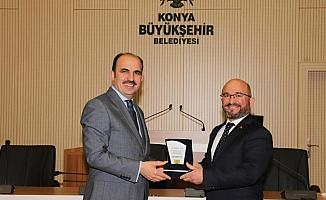 Konya Büyükşehir Belediye Meclisi'nde plaket töreni