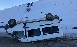 Sivas'ta minibüs devrildi: 16 yaralı