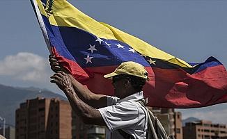 Venezuela'da talepler farklı hedef aynı