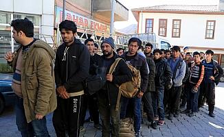 Çankırı'da 30 düzensiz göçmen yakalandı