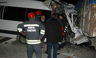 GÜNCELLEME - Konya'da trafik kazası: 2 ölü, 11 yaralı