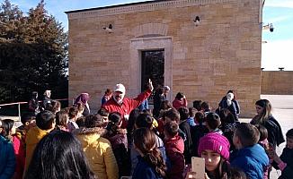 Karapınar'da okuyan ilkokul öğrencileri Ankara'yı gezdi