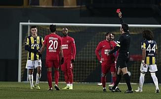 Trabzonspor centilmen, Fenerbahçe hırçın bir görüntü sergiliyor