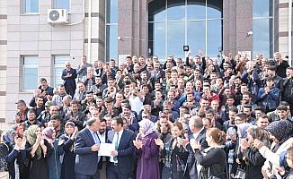 Çiçekdağı Belediye Başkanı Hakanoğlu, mazbatasını aldı