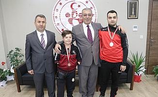 Engelli yüzücüler Yozgat'a madalya ile döndü