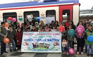 İzmir İHH, yetim çocukları trenle geziye götürdü