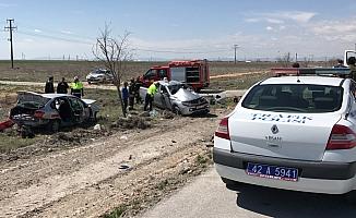 Konya'da otomobil hafif ticari araca çarptı: 1 ölü, 5 yaralı
