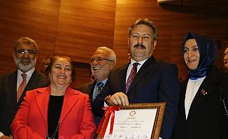 Melikgazi Belediye Başkanı Palancıoğlu mazbatasını aldı