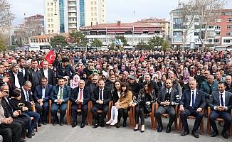 Niğde Belediye Başkanı Emrah Özdemir mazbatasını aldı