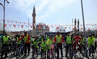 Sivas'ta 9. Yeşilay Bisiklet Turu düzenlendi