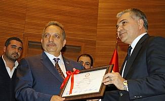 Talas Belediye Başkanı Yalçın, mazbatasını aldı