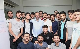 Bakan Kasapoğlu, KYK yurdunda iftar yaptı