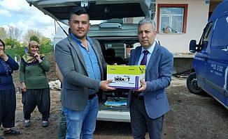 Beyşehir'de domates güvesine karşı çiftçilere yararlı böcek ve arı dağıtıldı