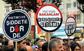 Çankırı'da öğretmenin darbedilmesi protesto edildi