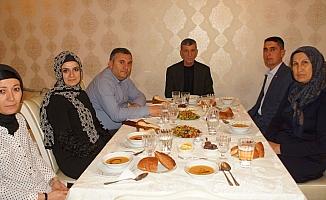 Çubuk Belediye Başkanı Baki Demirbaş'dan şehit ailesiyle iftar