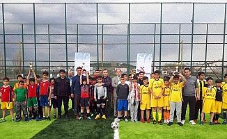 Hafik'te halı saha futbol turnuvası düzenlendi