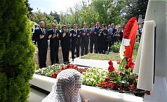 Mustafa Yücel Özbilgin mezarı başında anıldı