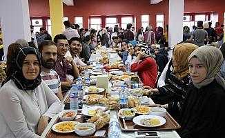 Öğrencilere ücretsiz iftar