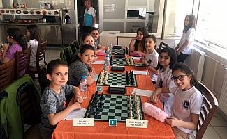 Sakarya Ortaokulu satrançta Ankara birincisi oldu