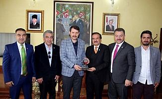 TSYD Sivas Şubesi Vali Salih Ayhan'ı ziyaret etti