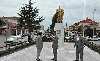 Yerköy'de Atatürk Anıtının çevre düzenlemesi yapıldı