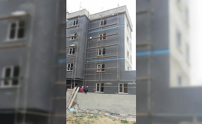 Aksaray'da inşaattan düşen işçi ağır yaralandı