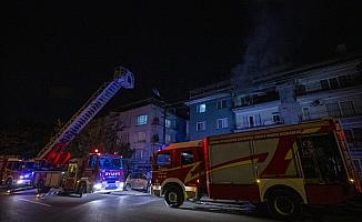 Ankara'da 3 kişi yangından son anda kurtarıldı
