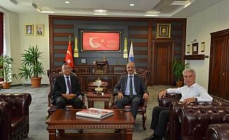 Belediye başkanlarından Rektör Karakaya'ya ziyaret