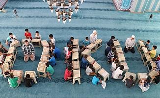 Çocuklar camilerde Kur'an ahlakıyla buluşacak