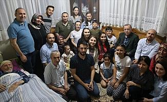 Cumhurbaşkanı Erdoğan Emekçi ve Soyutürk ailelerini ziyaret etti