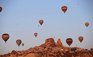 Kapadokya'da sıcak hava balonlarının görsel şöleni