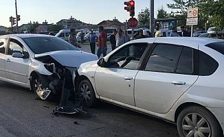 Konya'da zincirleme trafik kazası: 2 yaralı