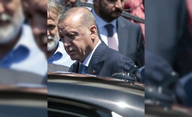 Cumhurbaşkanı Erdoğan, cuma namazını Başyazıcıoğlu Camisi'nde kıldı