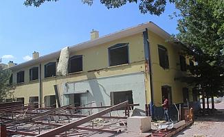 Eski Karapınar Devlet Hastanesi yıkılıyor
