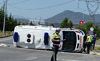 Konya'da hasta taşıyan ambulans kaza yaptı: 4 yaralı