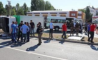 Sivas'ta trafik kazası: 4'ü polis 6 yaralı
